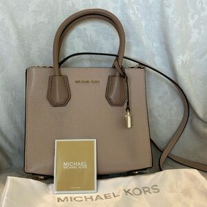 Michael Kors Mercer Medium Leather Crossbody Mint Condition